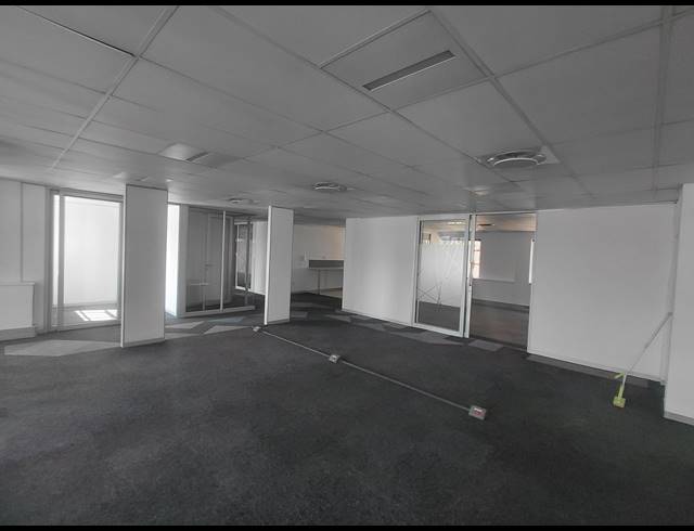 283M² OFFICE TO LET IN BRYANSTON